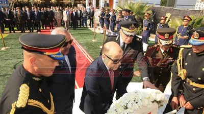 محافظ كفر الشيخ يضع إكليل الزهور على النصب التذكاري لشهداء الشرطة