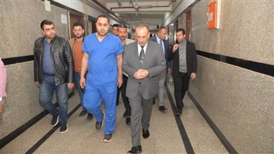 محافظ أسيوط يفاجئ العاملين بمستشفى الإيمان للوقوف على مستوى الخدمات 