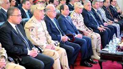 الرئيس السيسى يطالب 