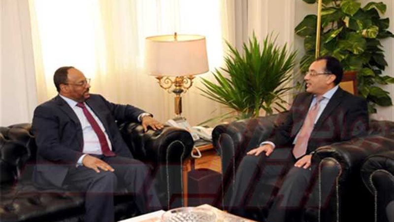 وزير الإسكان يلتقى