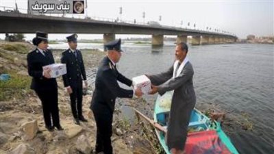 مبادرة لمأموري أقسام ومراكز الشرطة لتوزيع مساعدات عينية على المواطنين بمختلف مديريات الأمن