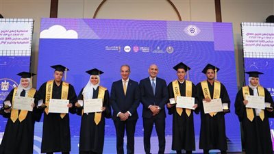 وزيرا التعليم والاتصالات يشهدان تخريج أول دفعتين لمدرسة we