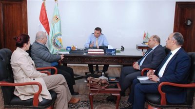 وزير الزراعة يبحث مع 