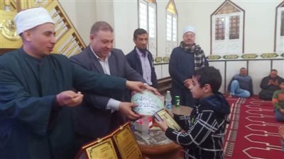 بالصور.. تكريم حفظة القرآن الكريم بأبو المطامير بمناسبة ذكرى الإسراء والمعراج 