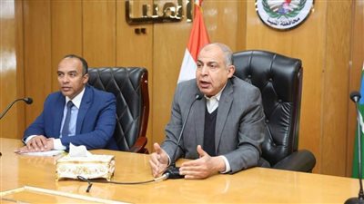 محافظ المنيا يعقد اجتماعا موسعا لتجهيز المساعدات الغذائية لدعم أشقائنا في غزة