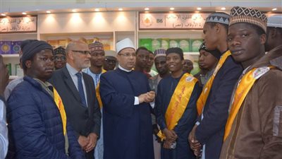 ضمن أنشطة المجلس الأعلى للشئون الإسلامية في معرض الكتاب.. زيارة سياحية لطلاب نيجيريا  