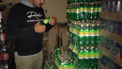  بالصور.. ضبط 2863 عبوة مواد غذائية و1618 زجاجة مشروبات غازية منتهية الصلاحية بالغربية 