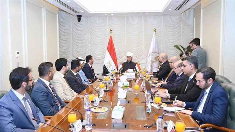 وزير الاوقاف مع وفد