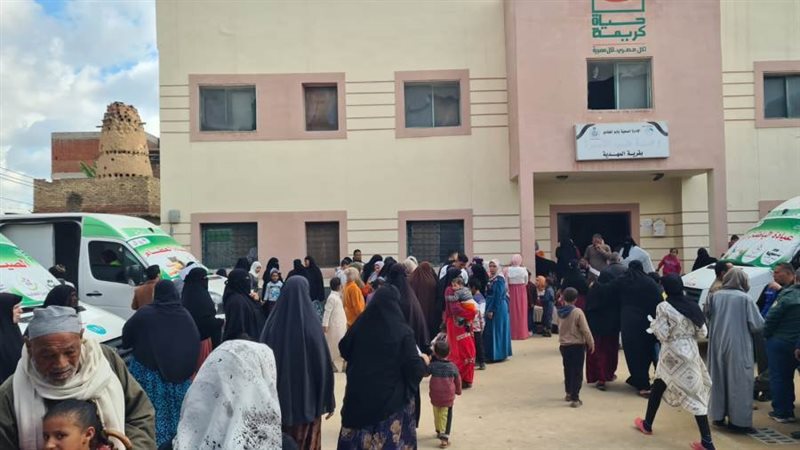 توافد المواطنين على