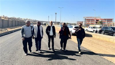 الشربيني يُشدد على إنجاز مشروعات الطرق بـ