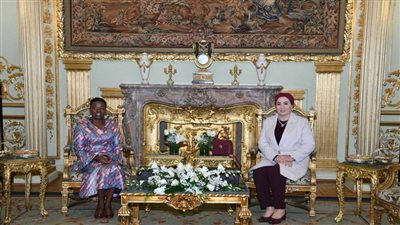 السيدة انتصار السيسي تعرب عن سعادتها باستقبال قرينة رئيس كينيا