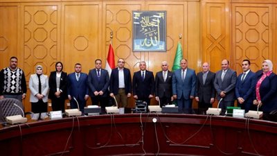 محافظ الإسماعيلية يكرم الحاصلين على درجات وظيفية أعلى وأصحاب الجهد المتميز بالجهاز التنفيذي للمحافظة