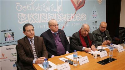 خبراء يناقشون 