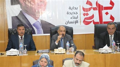 محافظ المنيا يتابع تجهيزات قوافل مساعدات غزة وترتيبات الانتقال إلى سوق ماقوسة الجديد