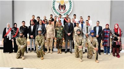 قيادة الدفاع الشعبى والعسكرى والشئون المعنوية تنظمان زيارة لوفد من الإعلاميين وطلبة الجامعات لقوات المظلات