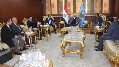 محافظ الغربية ورئيس وطنية للبترول يبحثان تنفيذ مشروعات تنموية جديدة