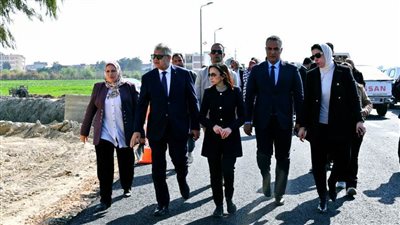 محافظ البحيرة تتابع أعمال تطويرالطرق بالمنطقة الصناعية بحوش عيسى