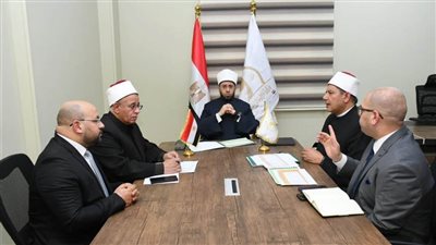 وزير الأوقاف يلتقي مدير أوقاف الغربية لمتابعة الانضباط الإداري