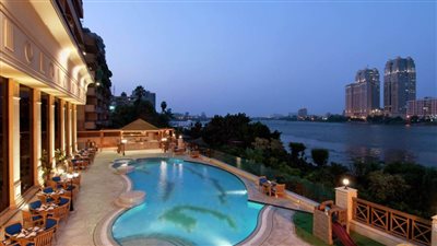 تحويلات مرورية لرفع وحدة التبريد بفندق هيلتون الزمالك ريزيدنس