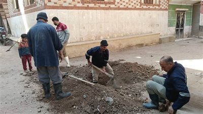 بعد عام من المعاناة.. الانتهاء من توصيل المياه لـ70 أسرة بحي شرق سمالوط بالمنيا