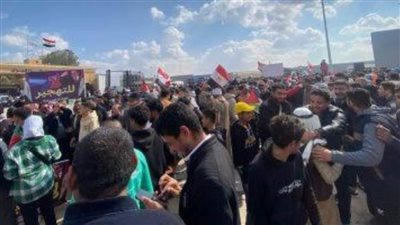 عاجل.. حشود من المصريين على معبر رفح تبعث برسائل لمن يهمه الأمر 