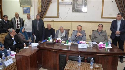 محافظ أسيوط يلتقي أعضاء الجمعية الزراعية المركزية لبحث ومناقشة توفير المنتجات الزراعية من المزارعين للمستهلكين 