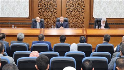 الوزير يبحث مع محافظ ومستثمري كفر الشيخ تحديات المناطق الصناعية وسبل حلها