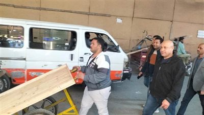 رئيس حي غرب أسيوط يقود حملة مكبرة لرفع الإشغالات بميدان المجذوب وتفرعاته.. صور