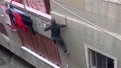 علقة ساخنة لحرامى ضبط أثناء تسلق جدران لمحاولة سرقة بشبرا الخيمة 