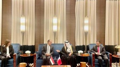 وزير الخارجية يصل إلى المنامة ويستقبله نظيره البحريني