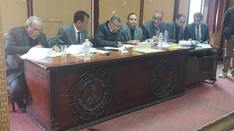 منصة لجنة القيادات