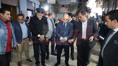 عبدالمعطي: يتفقد أعمال رفع كفاءة الأرصفة بشوارع حي القنطرة