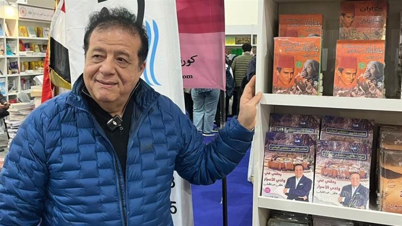 عاطف عبداللطيف بمعرض