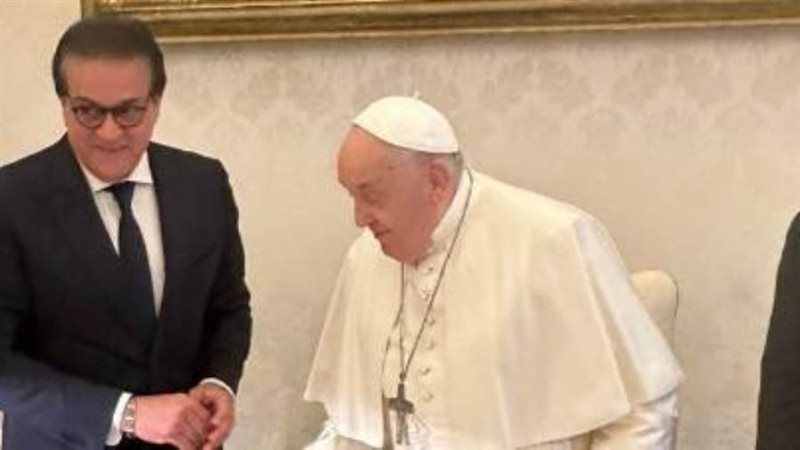 وزير الصحة مع بابا