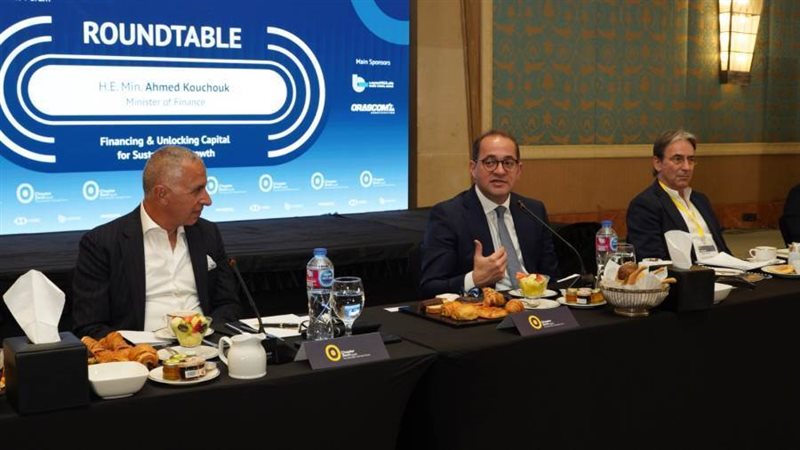 وزير المالية خلال