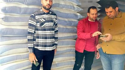 تم ضبطها بمركز كفر الدوار.. مصادرة 6 أطنان أرز ونخالة و2800 عبوة عصير مجهولة المصدر 