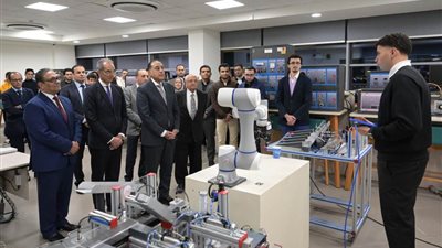 رئيس الوزراء يتفقد معهد تكنولوجيا المعلومات بمدينة المعرفة بالعاصمة الإدارية الجديدة