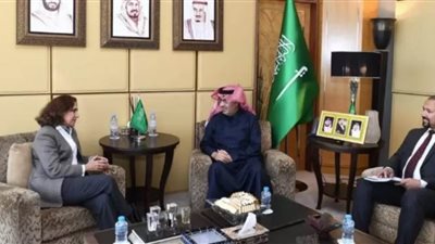 السفير الحصيني يلتقي سفيرة كولومبيا غير المقيمة لدى المملكة   