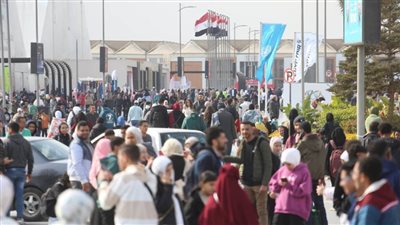 معرض القاهرة للكتاب يتخطى حاجز 5 ملايين ونصف المليون زائر 