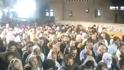 أهالي قرية جنبواي بالبحيرة يشاركون في تشييع جثامين ضحايا «لقمة العيش».. صور