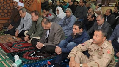 محافظ سوهاج يؤدي صلاة الجمعة بمسجد الشرطة