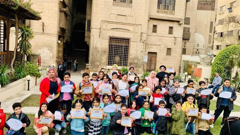 الطلاب بعد تكريمهم