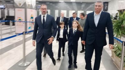 الدكتور إسماعيل كمال يستقبل أسرة الأمير الراحل كريم الأغاخان تمهيدًا لمراسم الجنازة الرسمية