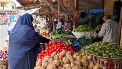 البطاطس بـ5.5 جنيها والبصل بـ10.. سعر الخضراوت اليوم في سوق العبور