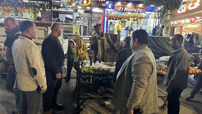 رئيس حي شرق أسيوط يشن حملة مكبرة لرفع الإشغالات وتعديات الباعة الجائلين 