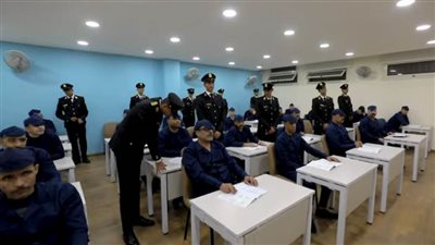 الداخلية تنظم زيارة لطلبة أكاديمية الشرطة لمراكز الإصلاح والتأهيل (فيديو) 