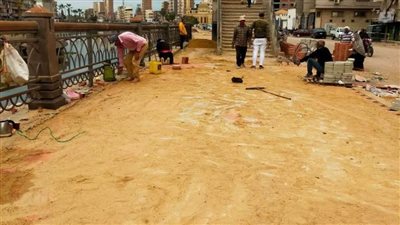 ضمن الخطة الاستثمارية.. استكمال تركيب بلاط الإنترلوك بالكورنيش الشرقى لمدينة دمنهور (صور) 