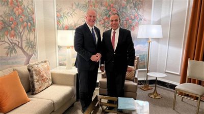 وزير الخارجية والهجرة يلتقى السناتور 