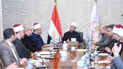 وزير الأوقاف يعقد اجتماعًا موسعًا استعدادًا لشهر رمضان المبارك 