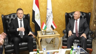 الوزير يبحث مع وزير الخارجية والتجارة المجري تعزيز التعاون بين البلدين 